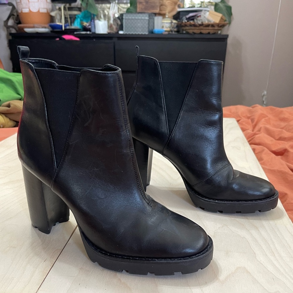 Saks Fifth Avenue Heeled Black Leather Booties Boots size 10 - Picture 2 of 12